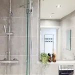 Somers - 2-bedroom - Sleeps 6 *