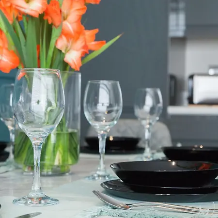 2 Bedroom - Long Term Rates- Contractors-professionals Leeds (West Yorkshire)