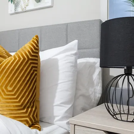 2 Bedroom - Long Term Rates- Contractors-professionals Apartamento