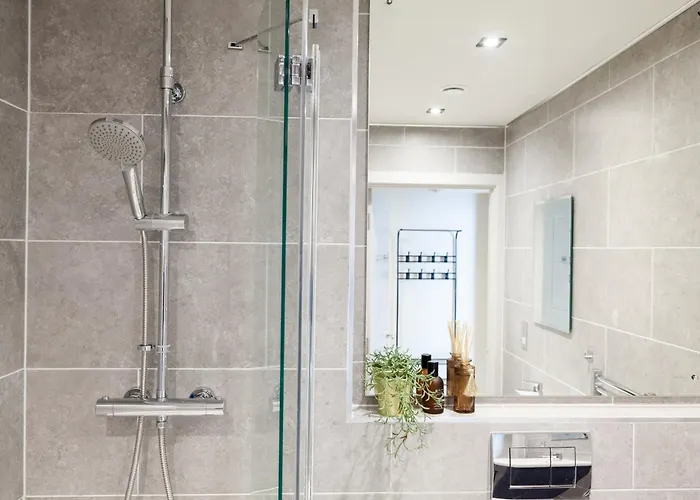 Somers - 2-bedroom - Sleeps 6 *