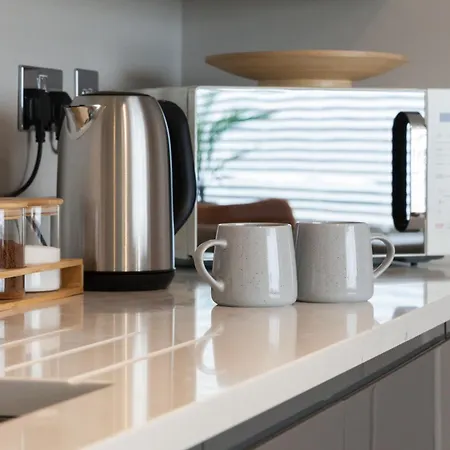 2 Bedroom - Long Term Rates- Contractors-professionals * リーズ